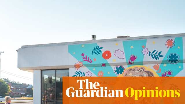 Dolly Parton was the polar opposite of our bullying president | Robert Reich